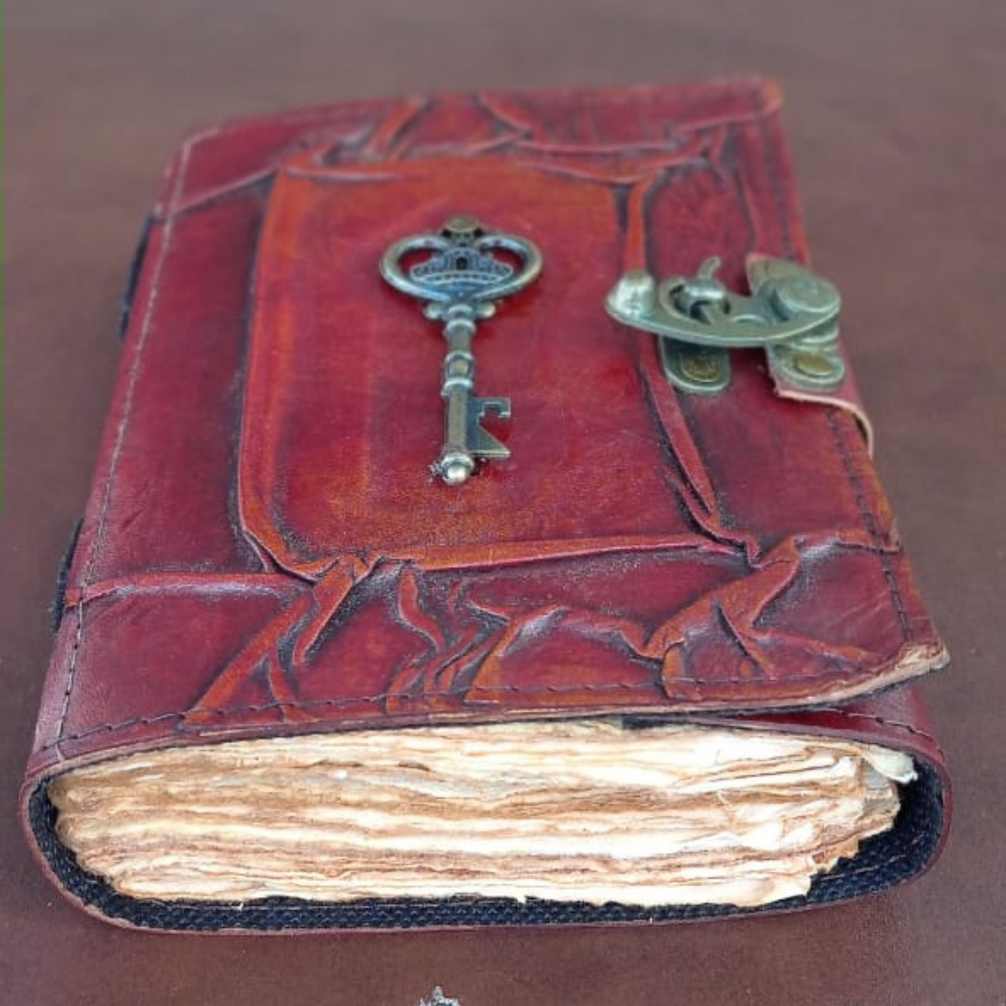Leather Vintage Journal Retro Travel Diary an Exclusive Handmade Paper Notebook with Key Leather Bound Journal Vintage Journal for Man and Women (The Key