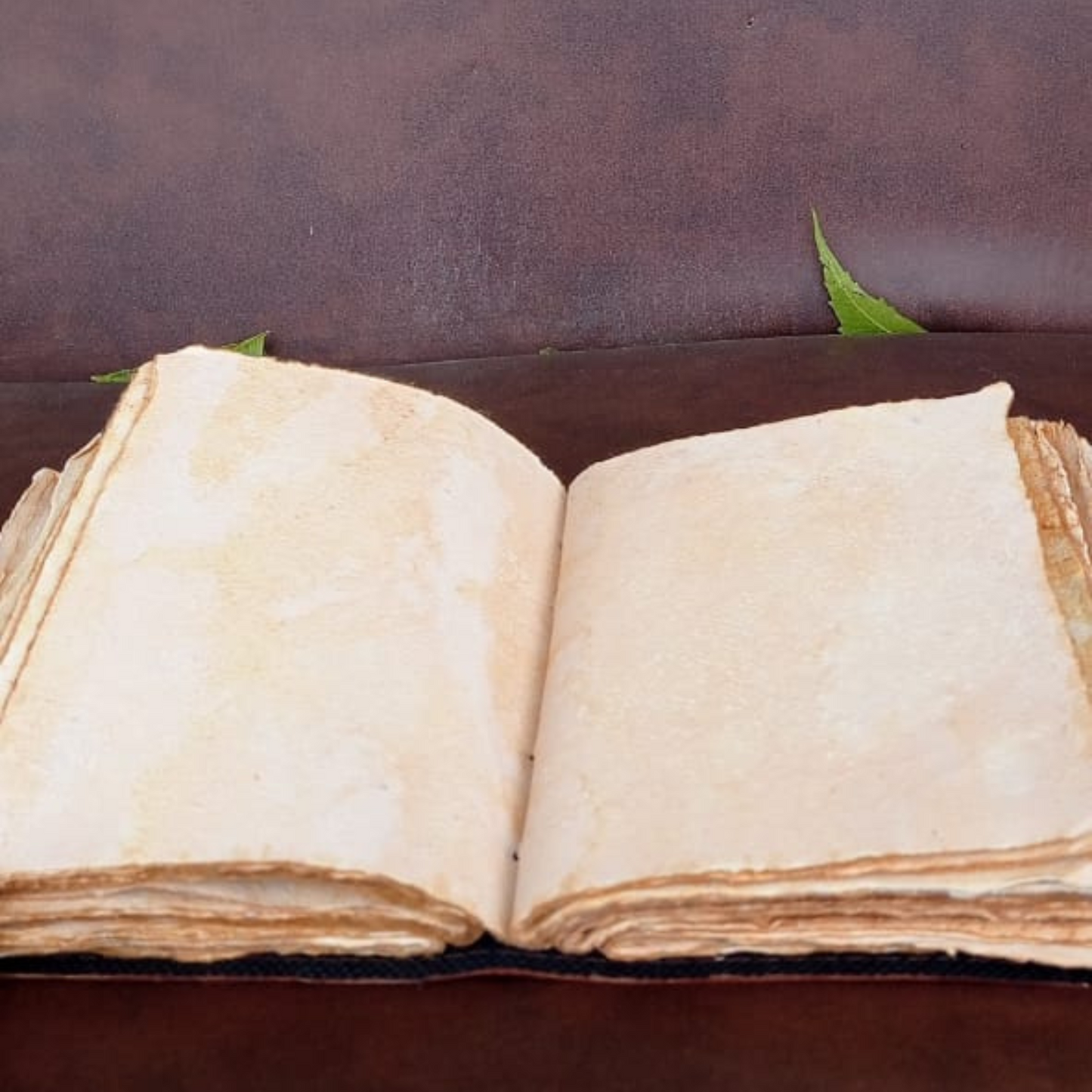 Leather Vintage Journal Retro Travel Diary an Exclusive Handmade Paper Notebook with Key Leather Bound Journal Vintage Journal for Man and Women (The Key