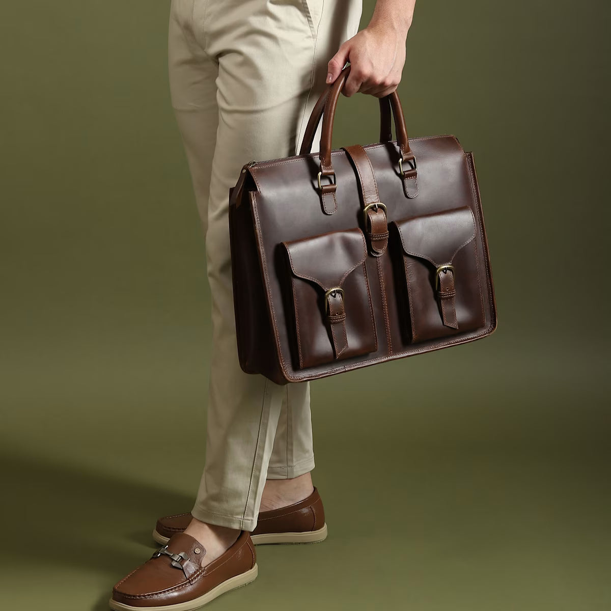 The Prastara Garrison Leather Laptop Messenger Bag