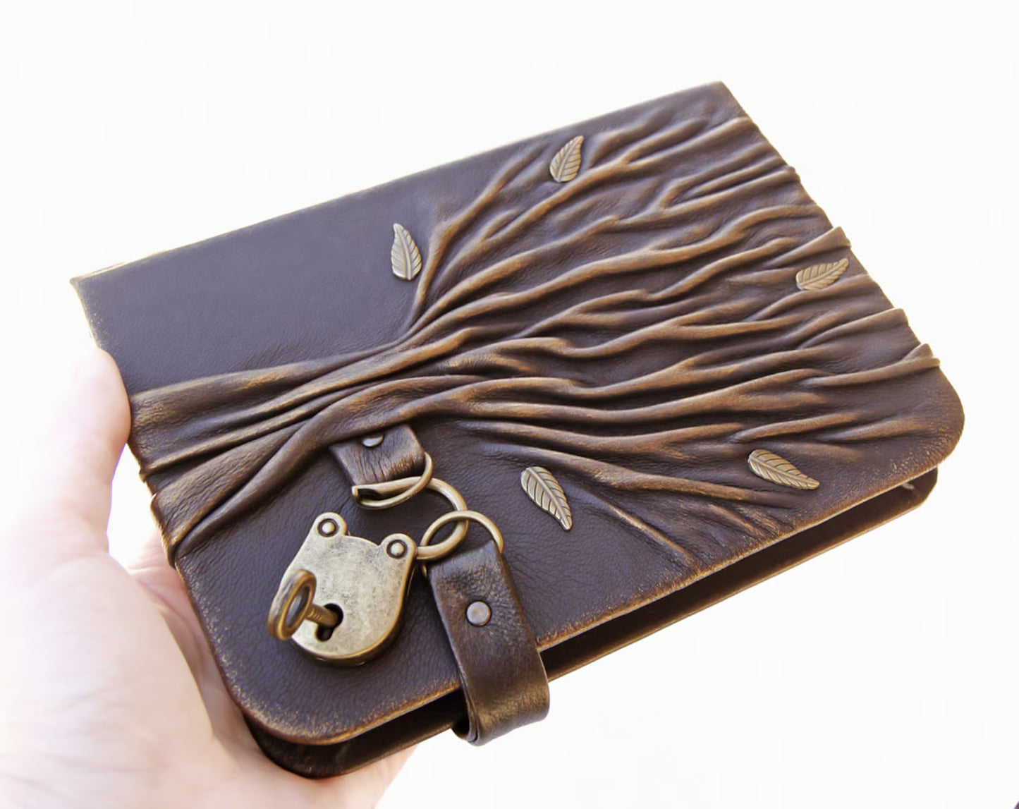 The Prastara Leather Journal with Lock and Key