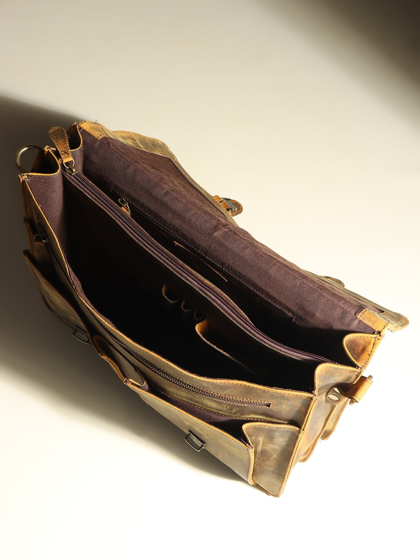 The Prastara Handmade Full-Grain Leather Laptop Bag