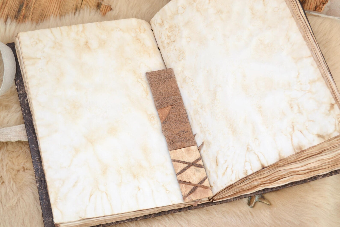 The Prastara Large Leather Bound Journal