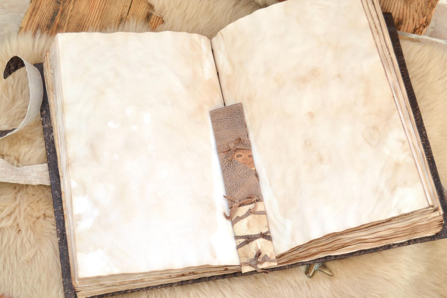 The Prastara Large Leather Bound Journal