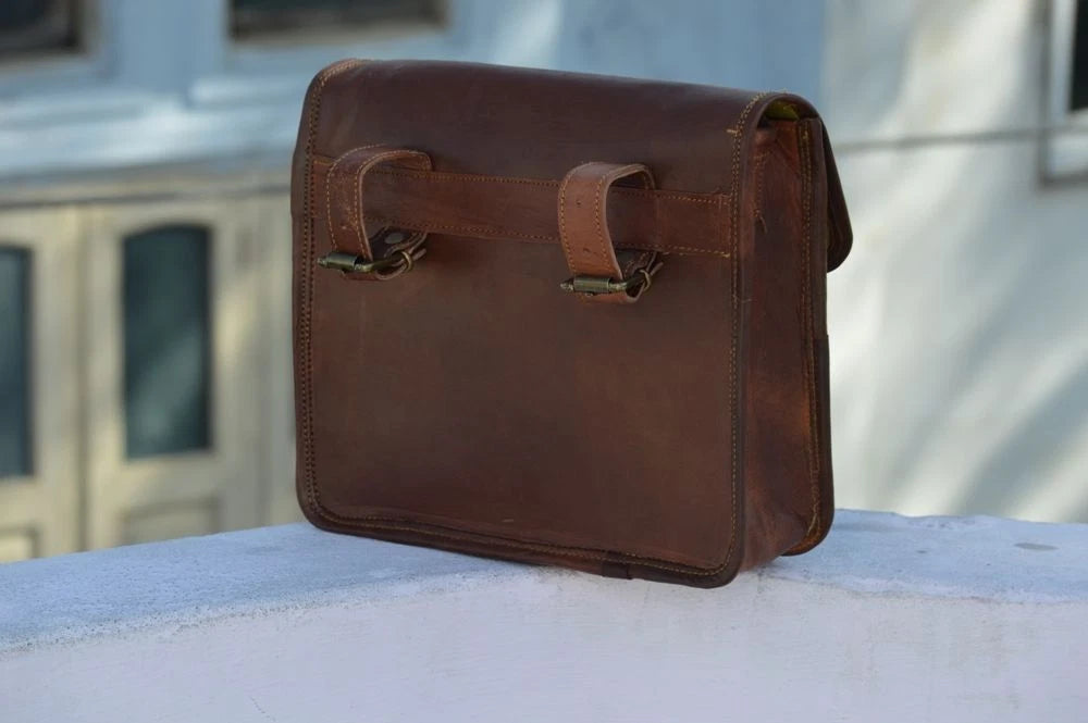 The Prastara 1 Side Pouch Brown Leather